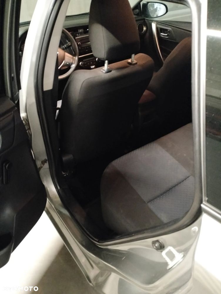 Toyota Auris 1.4 D-4D Active - 10