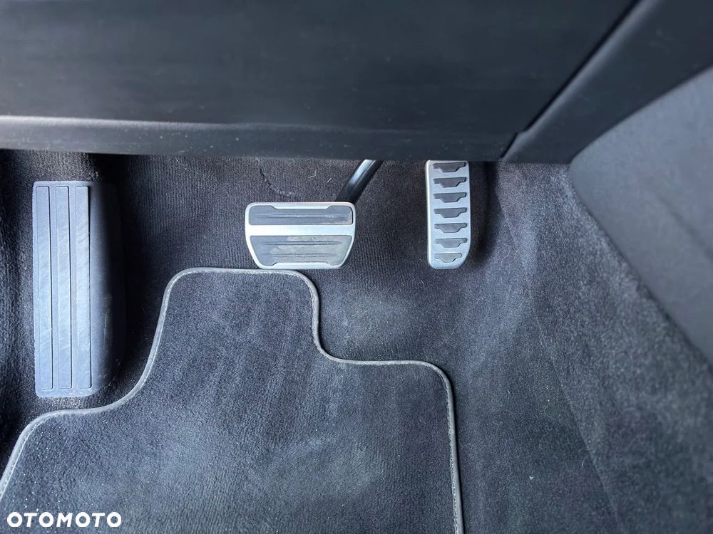 Land Rover Discovery Sport 2.0 D200 mHEV Dynamic S - 33