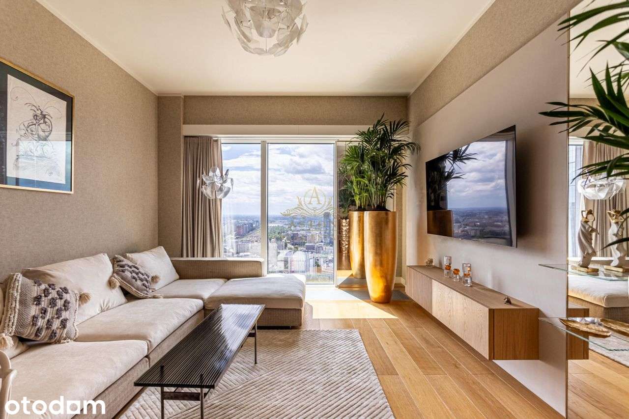Złota 44 High-Floor 2-Bedroom Apartment, Stunning