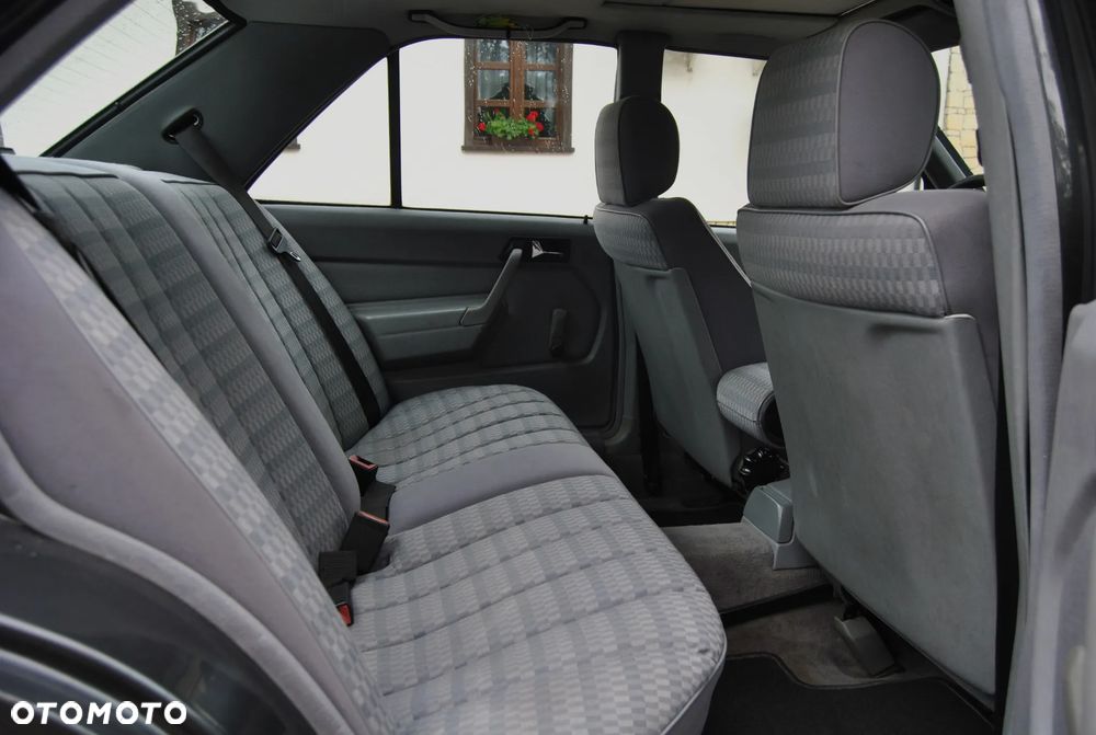 Mercedes-Benz W201 (190) - 8