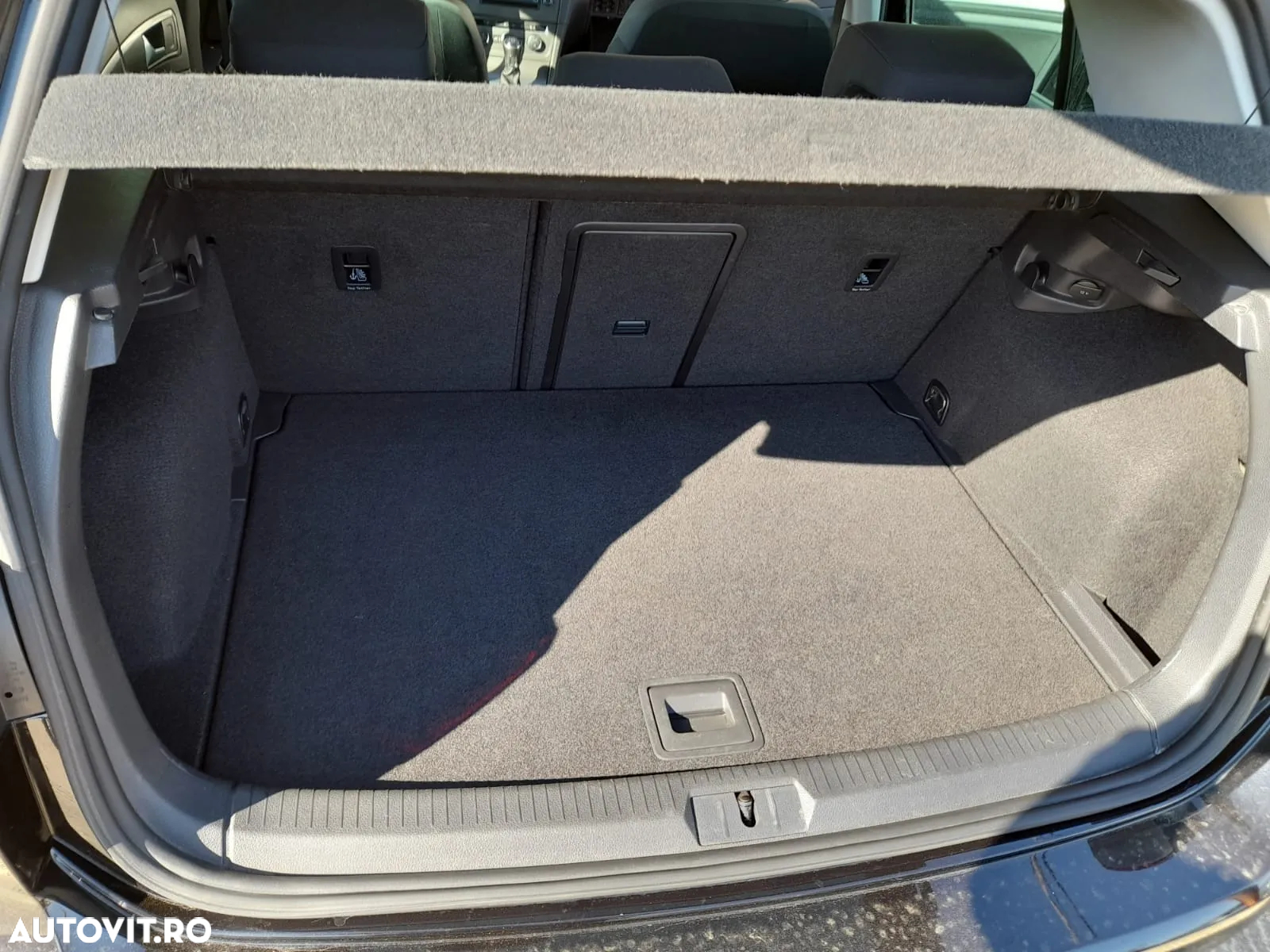 Volkswagen Golf 1.6 TDI BlueMotion Technology DPF Comfortline - 21