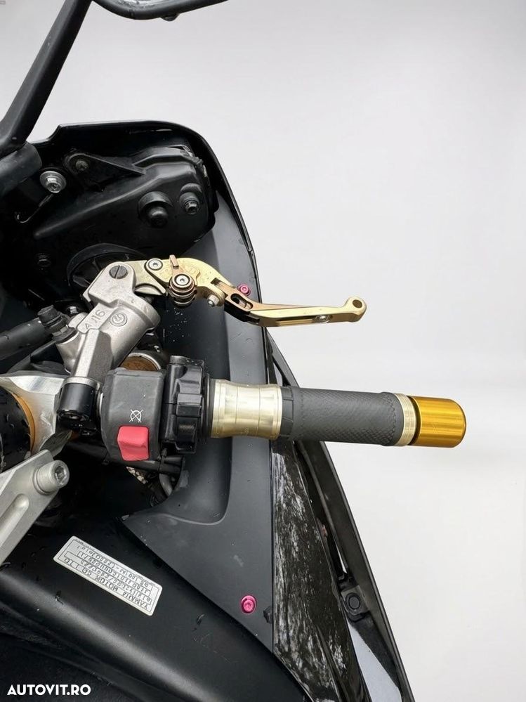 Yamaha YZF 600 R6 - 10