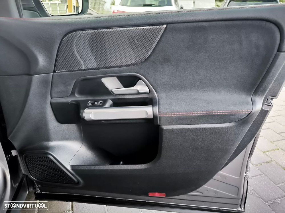 Mercedes-Benz GLB 200 d AMG Line - 44