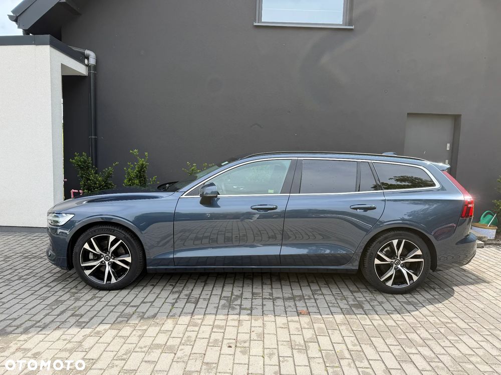 Volvo V60 B4 B DKG Momentum Pro - 1