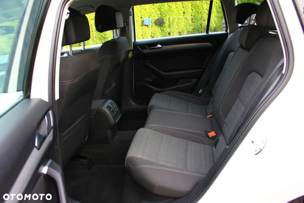 Volkswagen Passat 2.0 TDI SCR DSG Business - 33