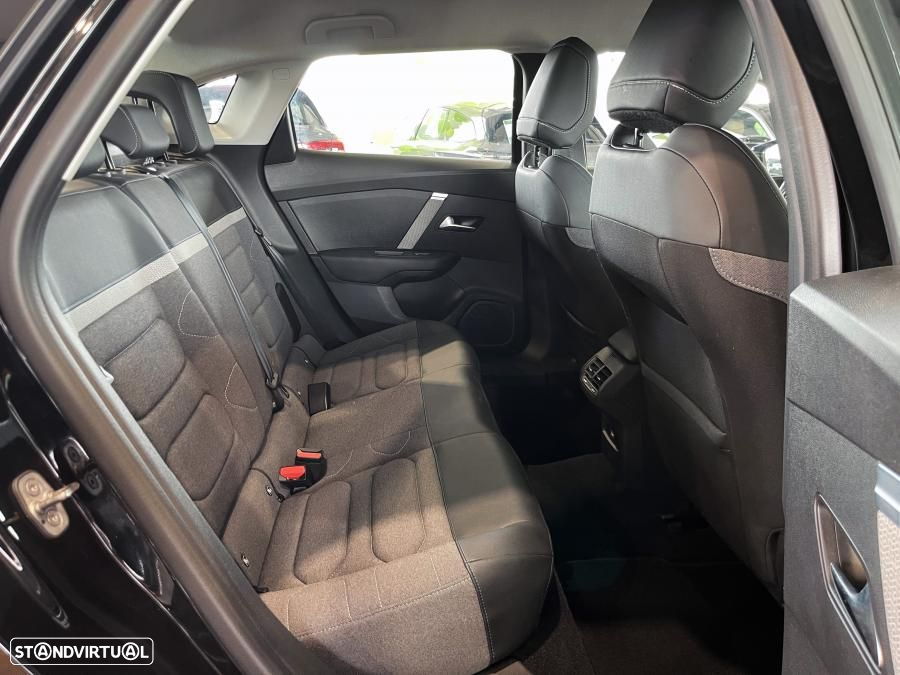 Citroën C4 X 1.2 PureTech Plus EAT8 - 24
