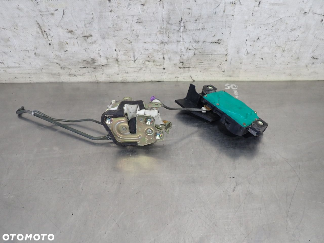ZAMEK LEWY PRZÓD DRZWI HYUNDAI COUPE I LIFT 95738-27000 - 2