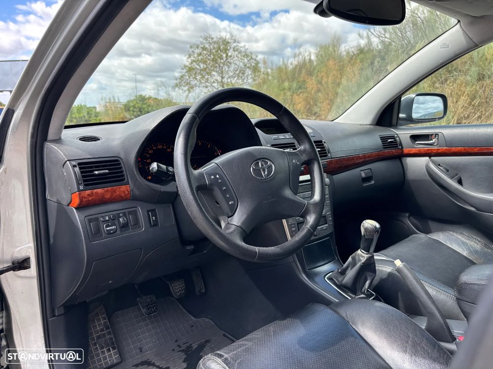 Toyota Avensis SW 2.0 D-4D - 10