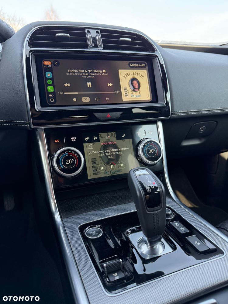 Jaguar XE P250 R-Dynamic Black - 23