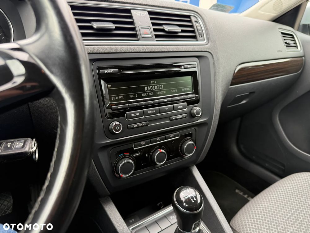 Volkswagen Jetta 2.0 TDI DPF Comfortline - 24