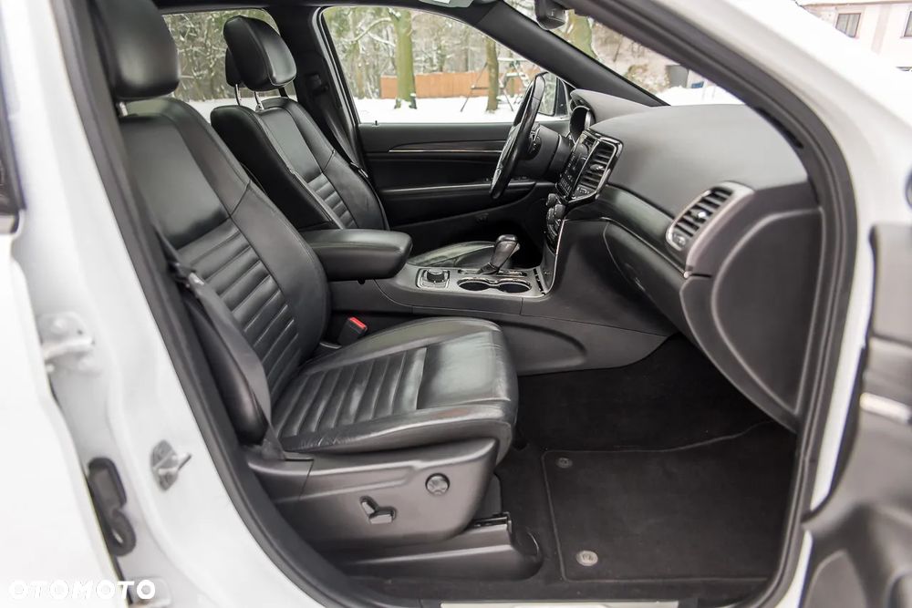 Jeep Grand Cherokee - 30