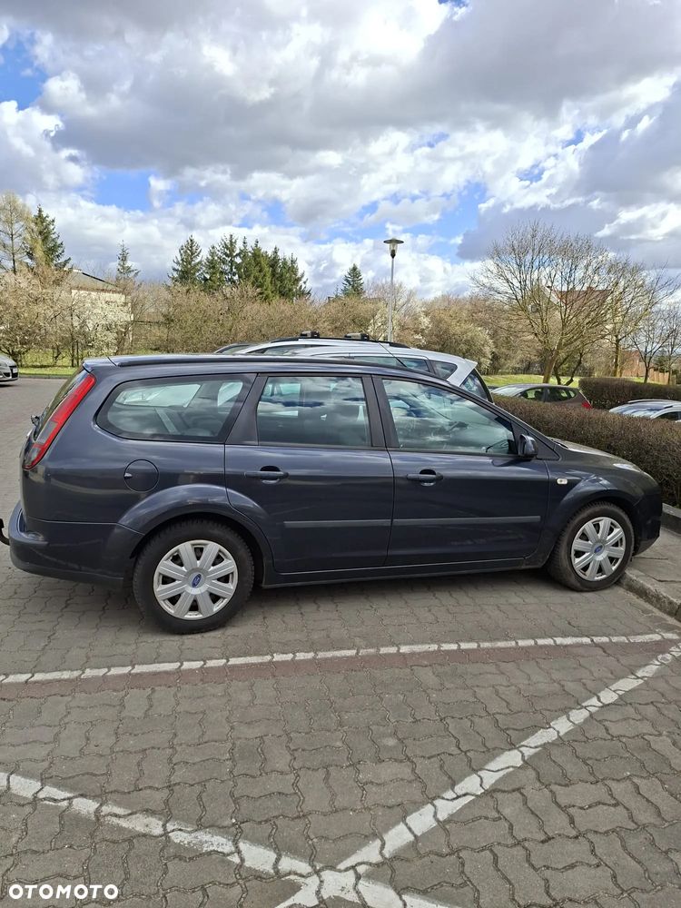 Ford Focus 1.6 16V Ambiente - 2