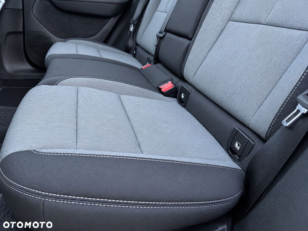 Volvo XC 40 B3 B DKG Plus Dark - 29