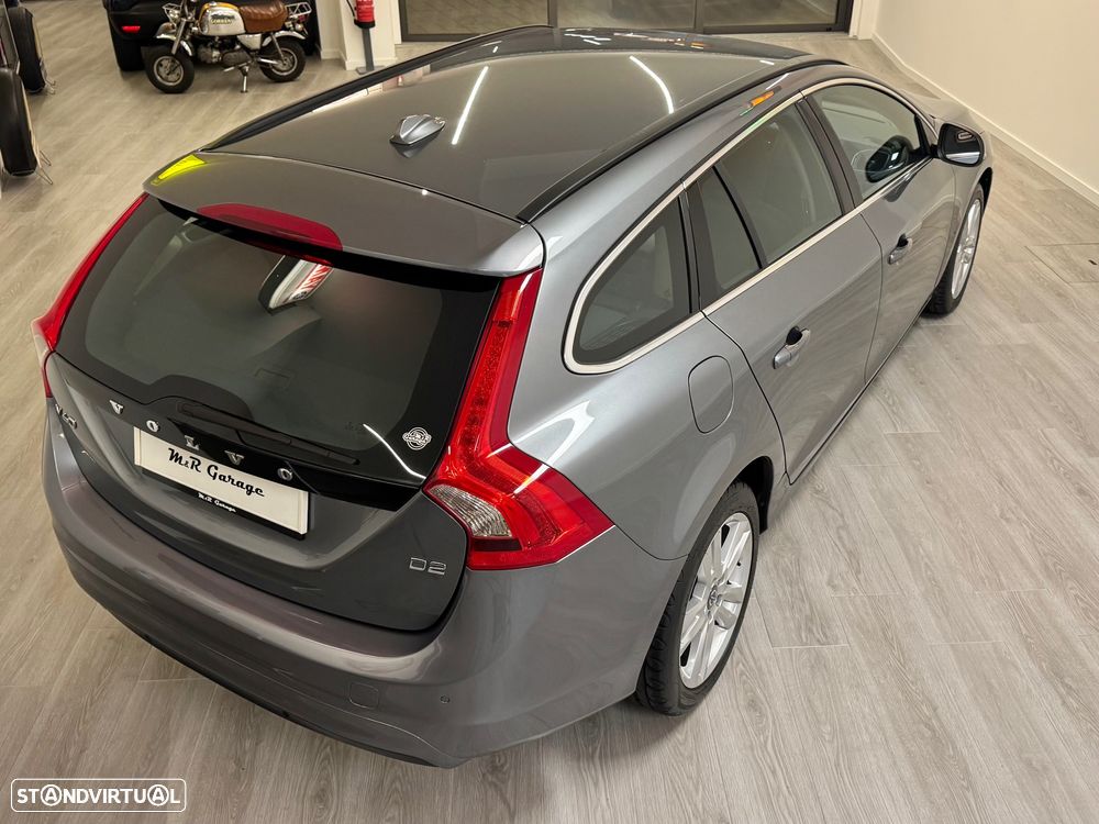 Volvo V60 2.0 D2 Momentum - 12