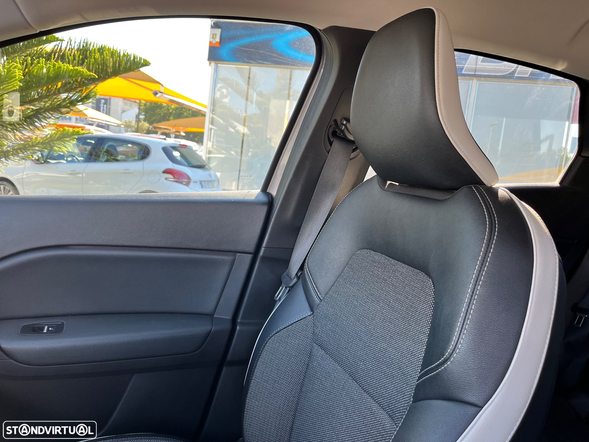 Renault Captur 1.0 TCe Exclusive - 47