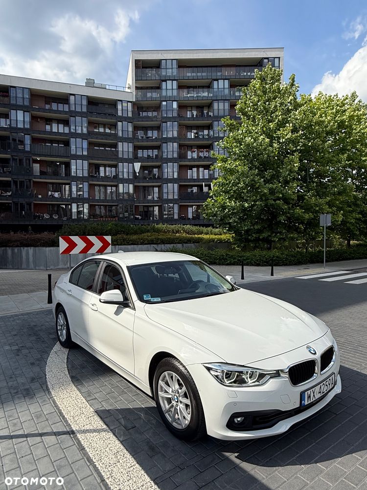 BMW Seria 3 318i - 4