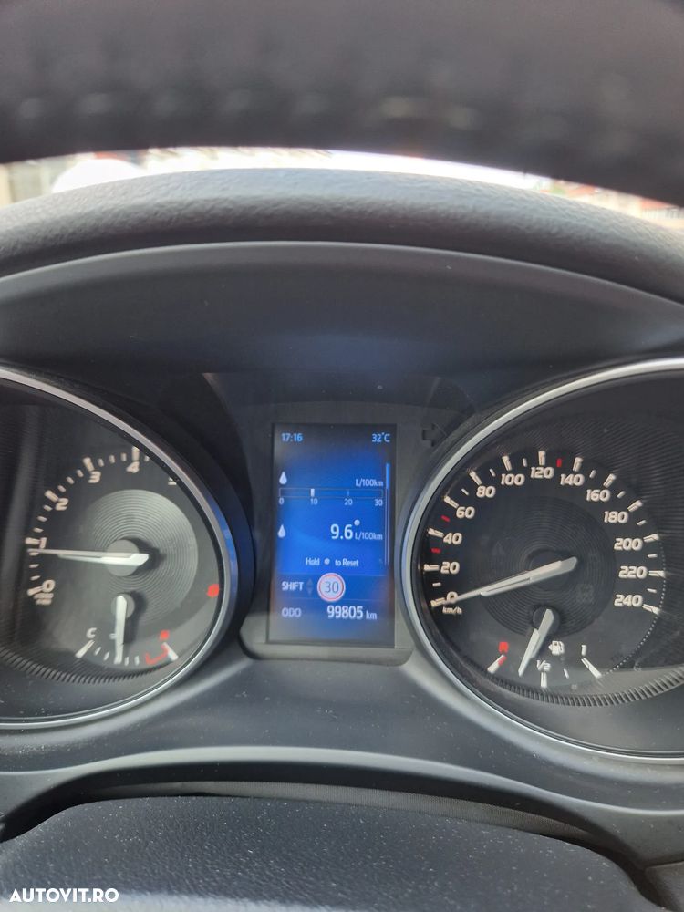 Toyota Avensis 1.8 Executive - 8