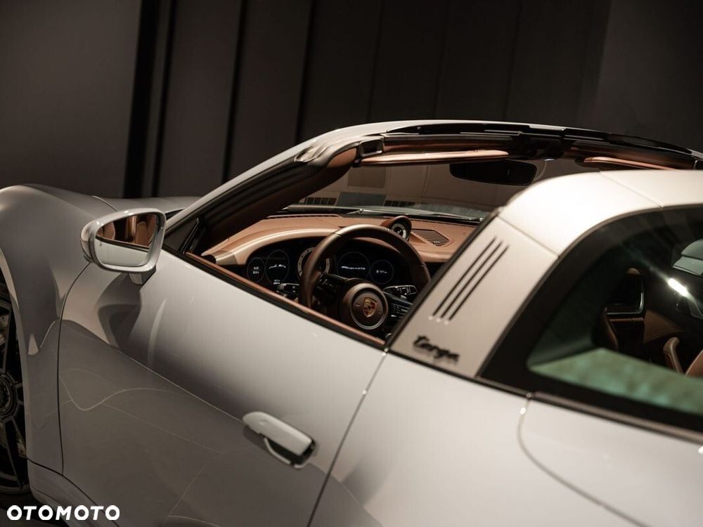 Porsche 911 Targa 4 GTS - 36