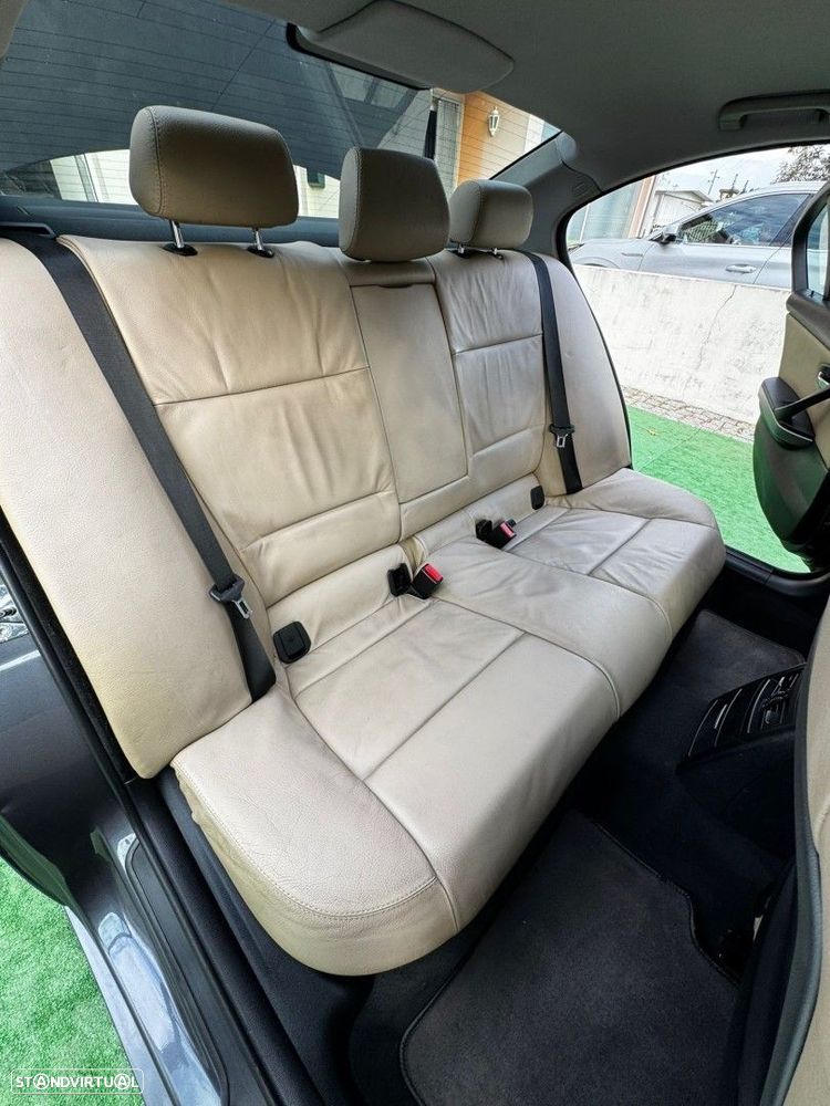 BMW 320 dA Exclusive - 15