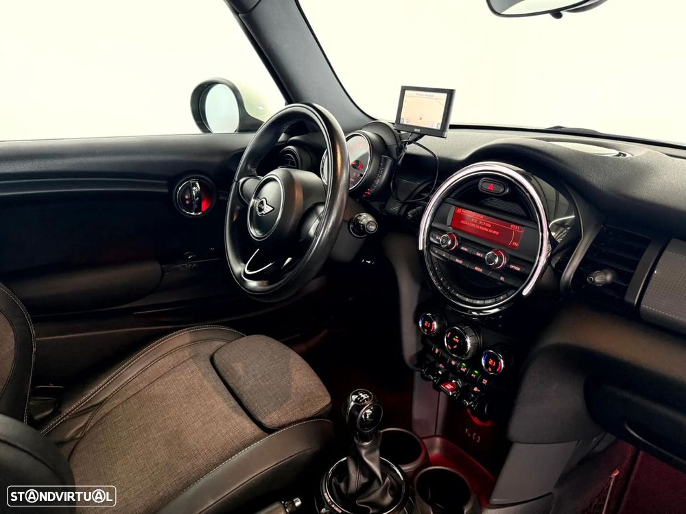 MINI 3 Portas Cooper D - 31