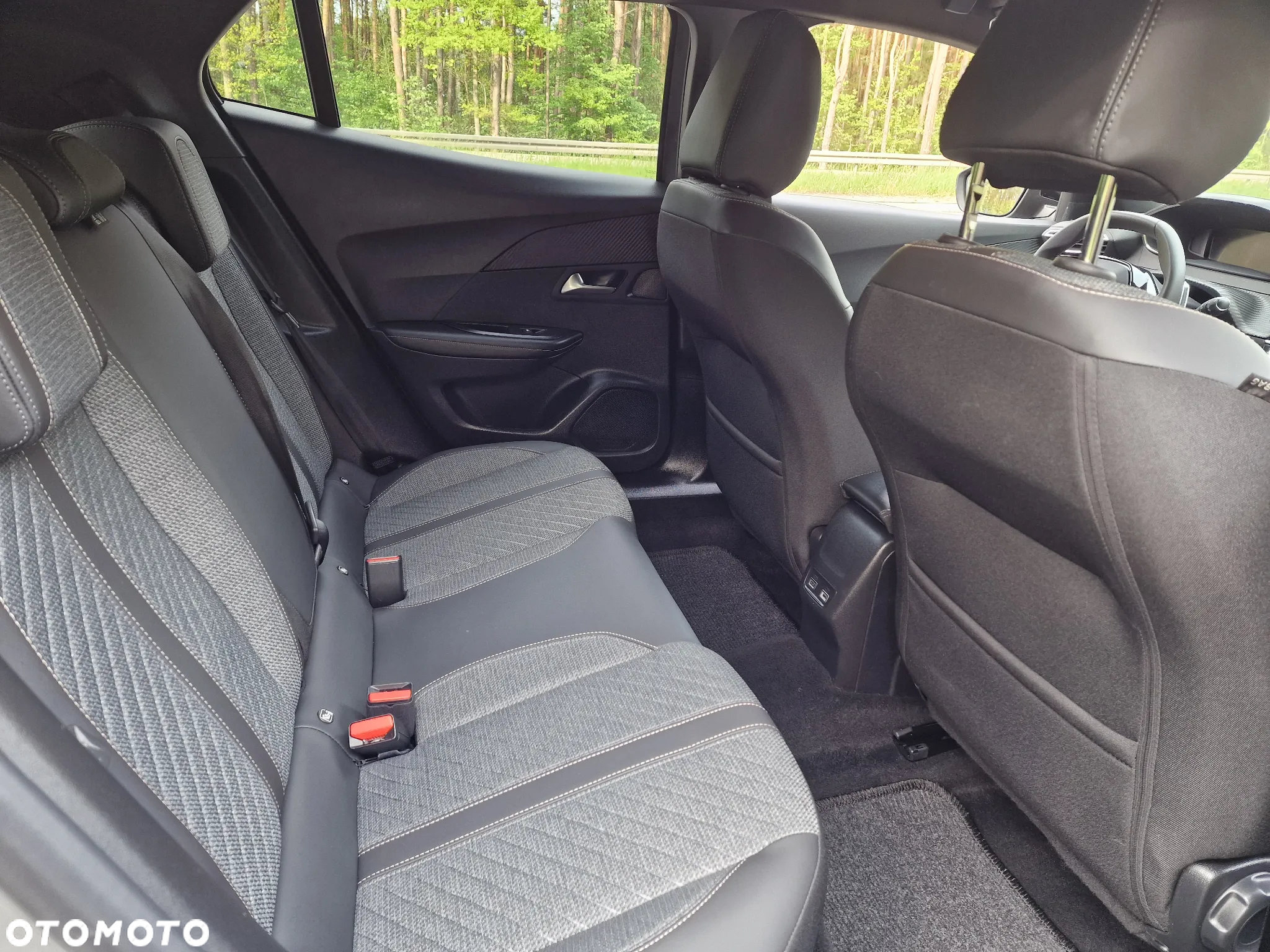 Peugeot 2008 PureTech 130 EAT8 Allure - 15