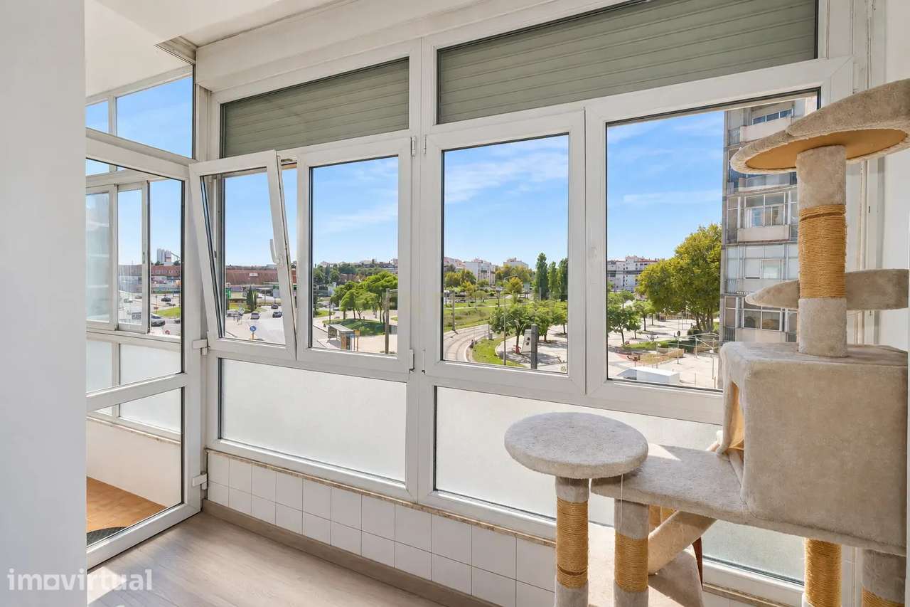 Apartamento único em Corroios; T2 com sótão remodelado e 2º WC integra - Grande imagem: 4/31