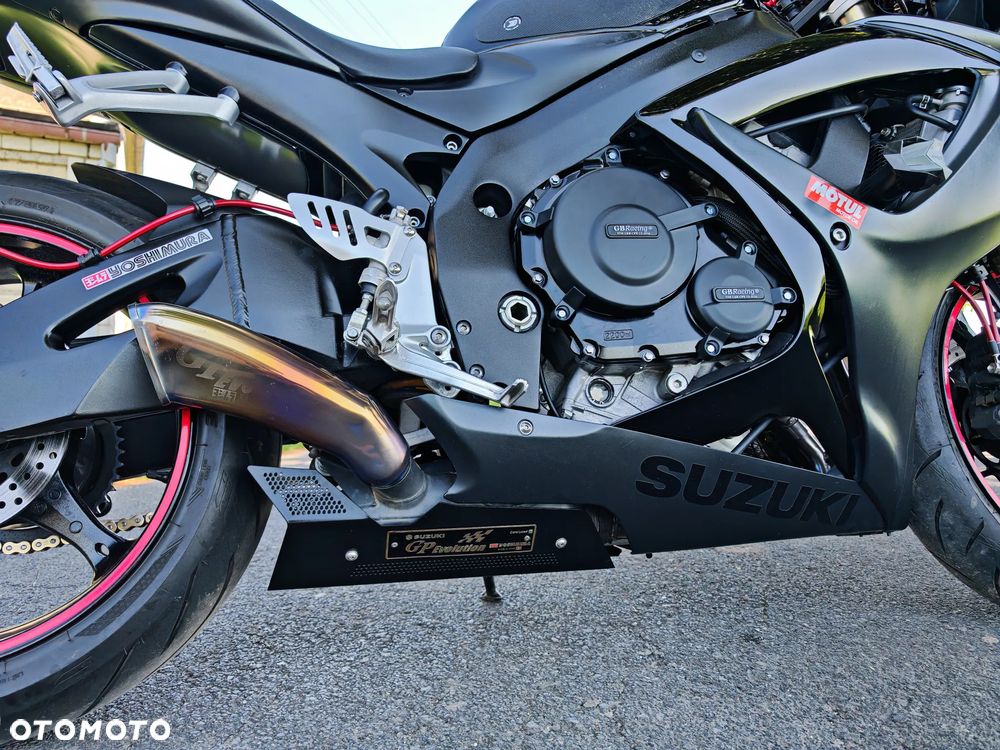 Suzuki GSX-R - 10