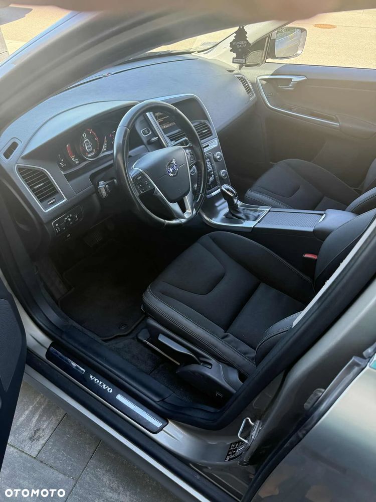 Volvo XC 60 D5 AWD Kinetic - 2
