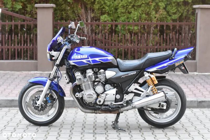 Yamaha XJR - 16