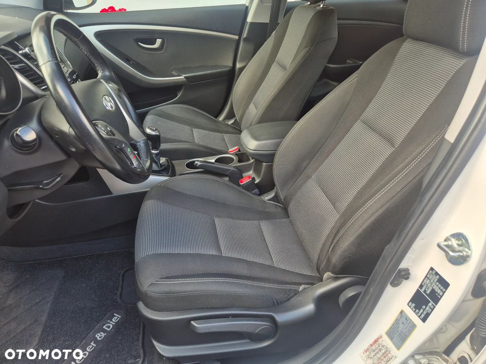 Hyundai i30 1.4 Trend - 12