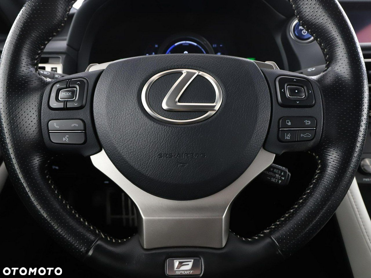 Lexus RC 300h F Sport - 21