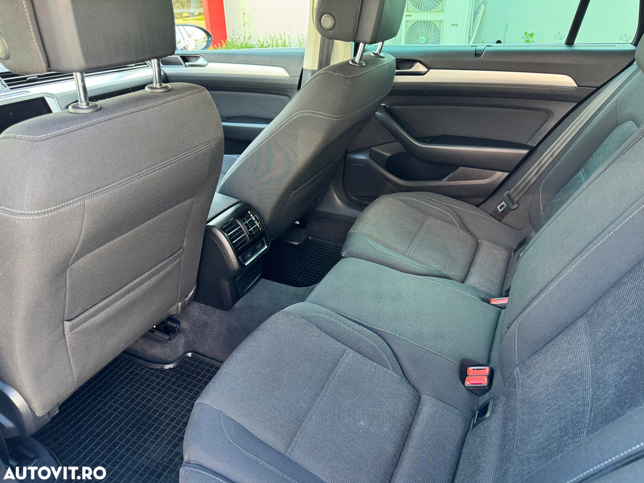 Volkswagen Passat Variant 2.0 TDI DSG 4Motion Comfortline - 8