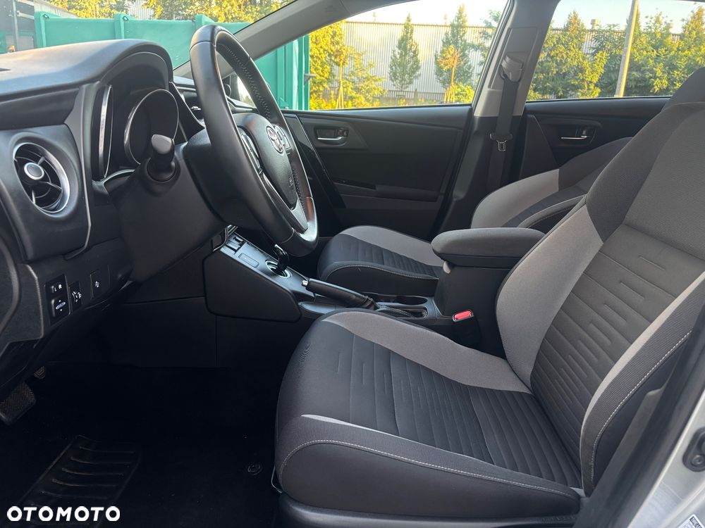 Toyota Auris - 12