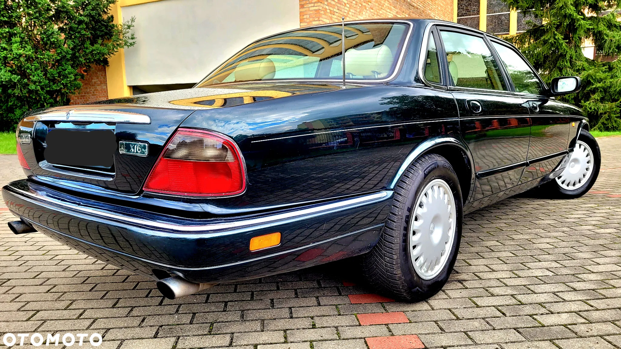 Jaguar XJ - 10