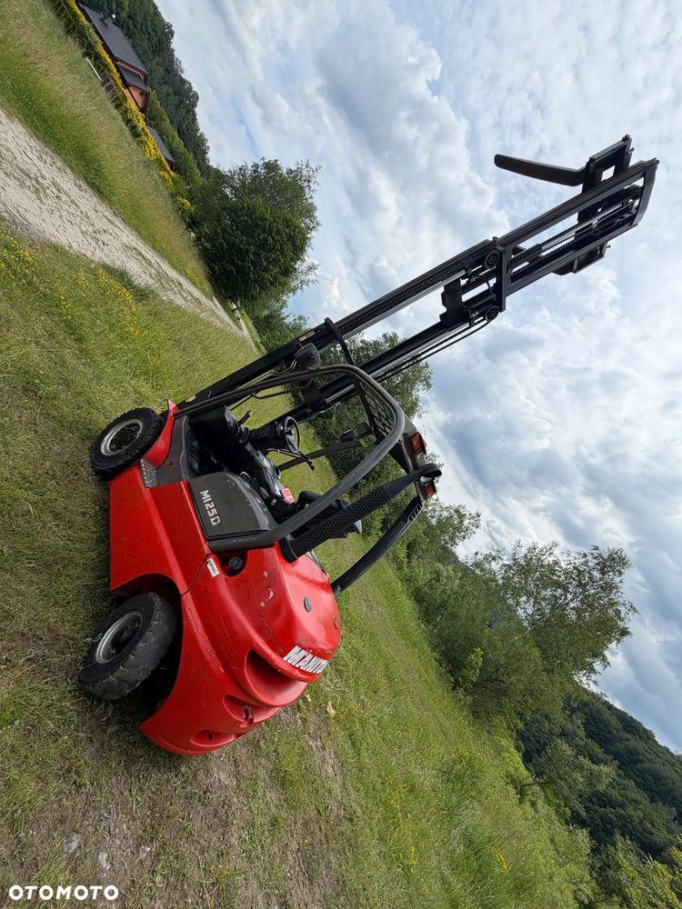 Manitou MI25D Wózek Widłowy 2,5 tony. Posuw Hydrauliczny. tylko 2500mtg. Maszt triplex. Wolny skok! Wysokość Podnoszenia 5 metrów. Jak nowy z Salonu. Pochodzi z Norweskiego Gospodarstwa! Aktualne przeglądy DEKRA i serwisy!  Silnik Yanmar. Małe gabarety bardzo zwrotna maszyna! Zero luzów wycieków i zniszczeń. OKAZJA. Pełny ORYGINAŁ! Rok Prod. 2014. Oświetlenie. OKAZJA - 1