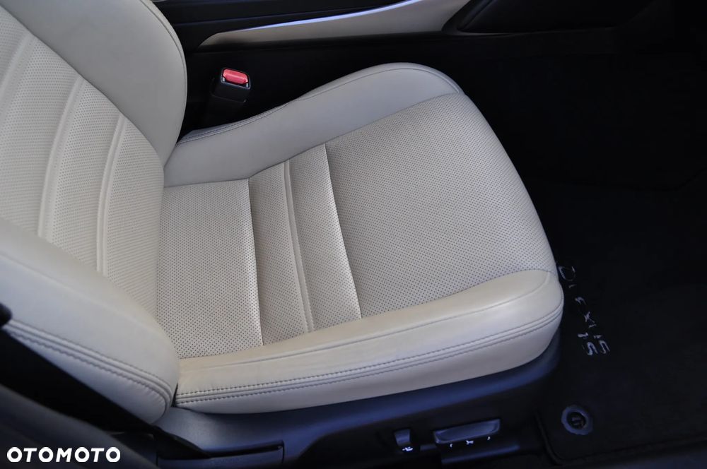 Lexus IS 200t Prestige - 36