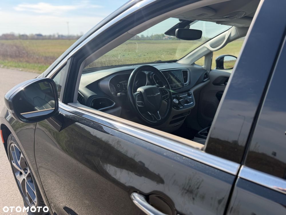 Chrysler Pacifica - 36