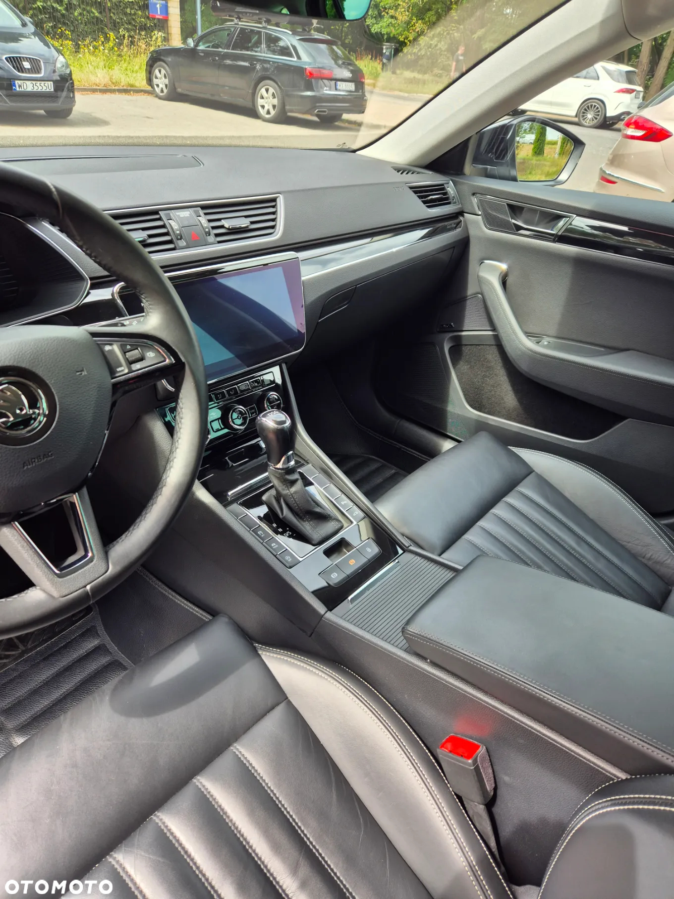 Skoda Superb 2.0 TDI L&K DSG - 11