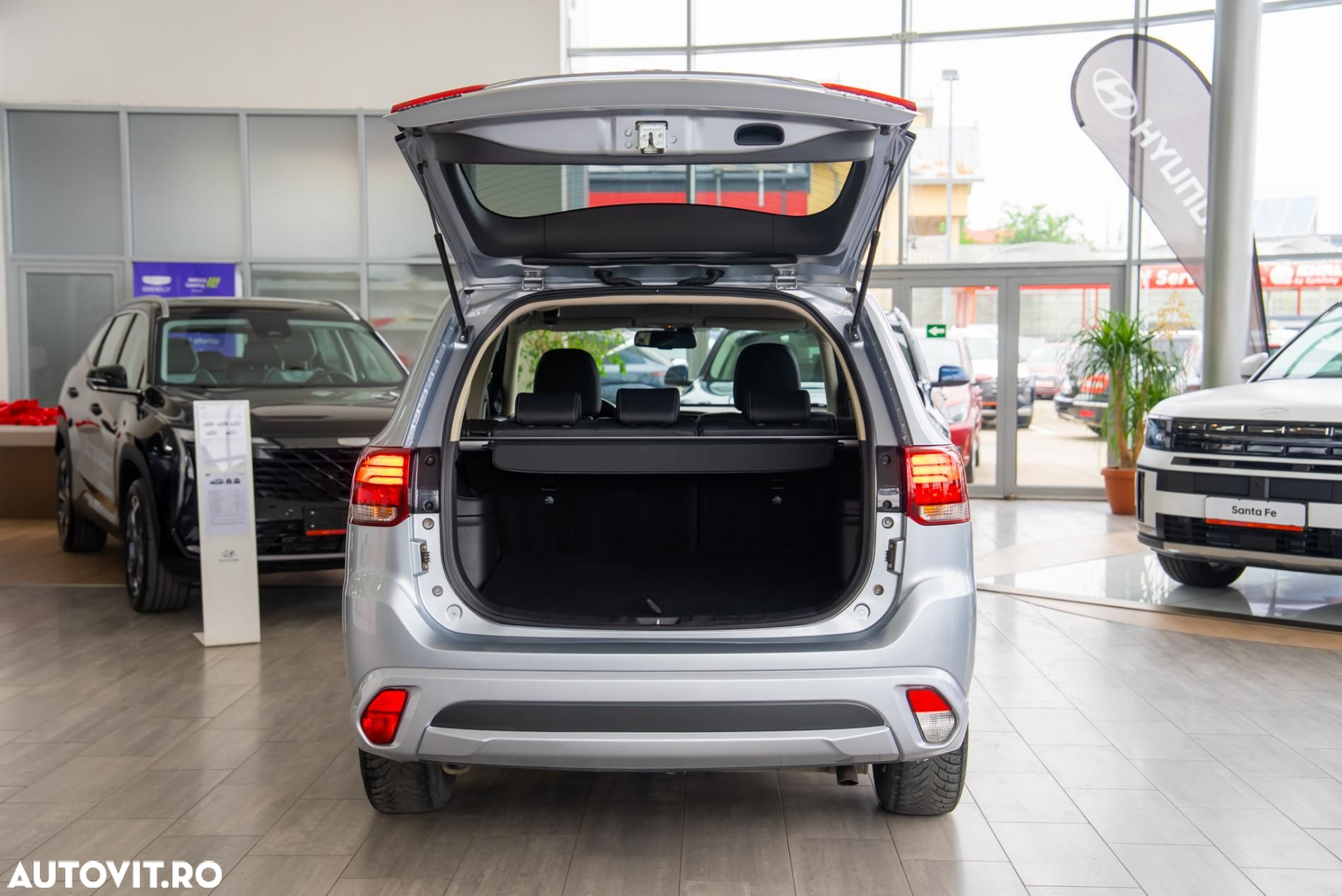 Mitsubishi Outlander 2.0 4WD Plug-In Hybrid Top - 22