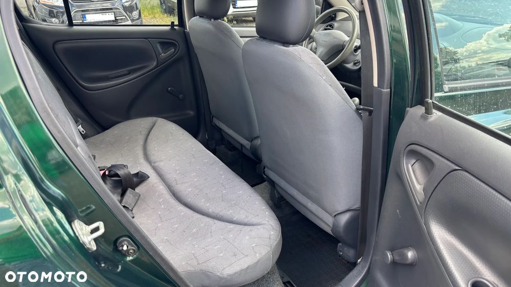 Toyota Yaris 1.0 Luna - 14