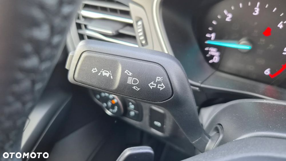 Ford Focus 1.5 EcoBlue Start-Stopp-System TITANIUM DESIGN - 17
