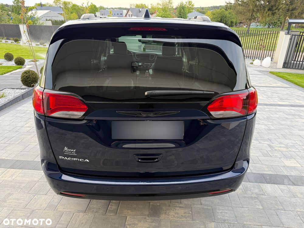 Chrysler Pacifica - 12