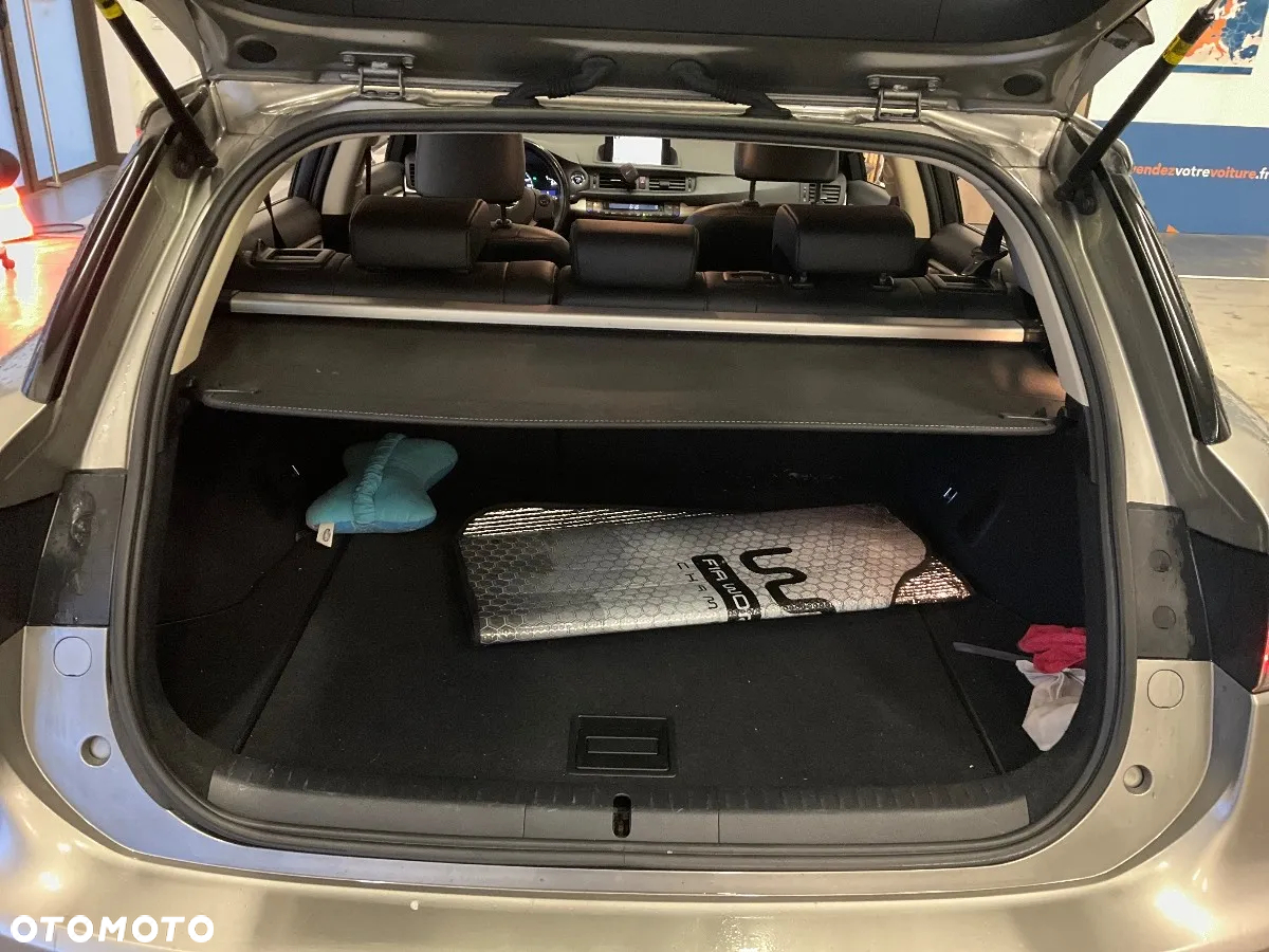 Lexus CT - 10
