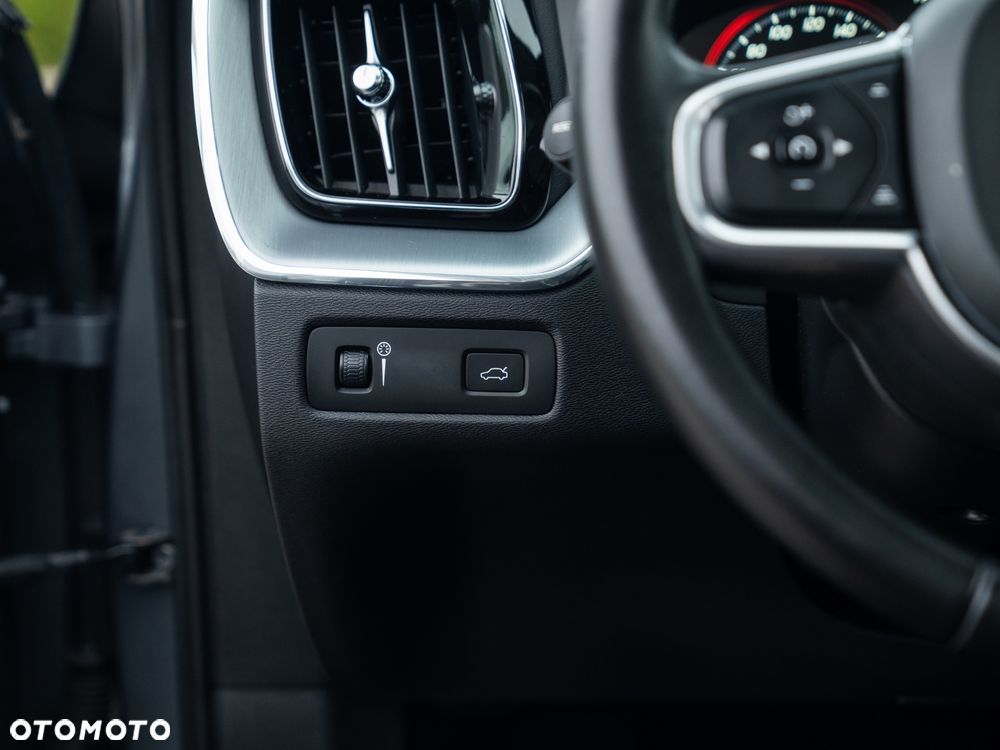 Volvo XC 60 D4 AWD Geartronic RDesign - 40