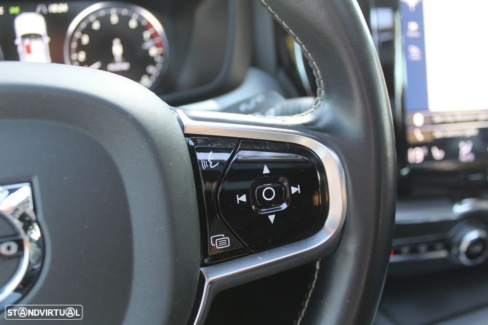 Volvo XC 60 2.0 T8 PHEV R-Design AWD - 17