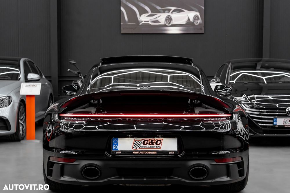 Porsche 911 Carrera 4 GTS PDK - 23