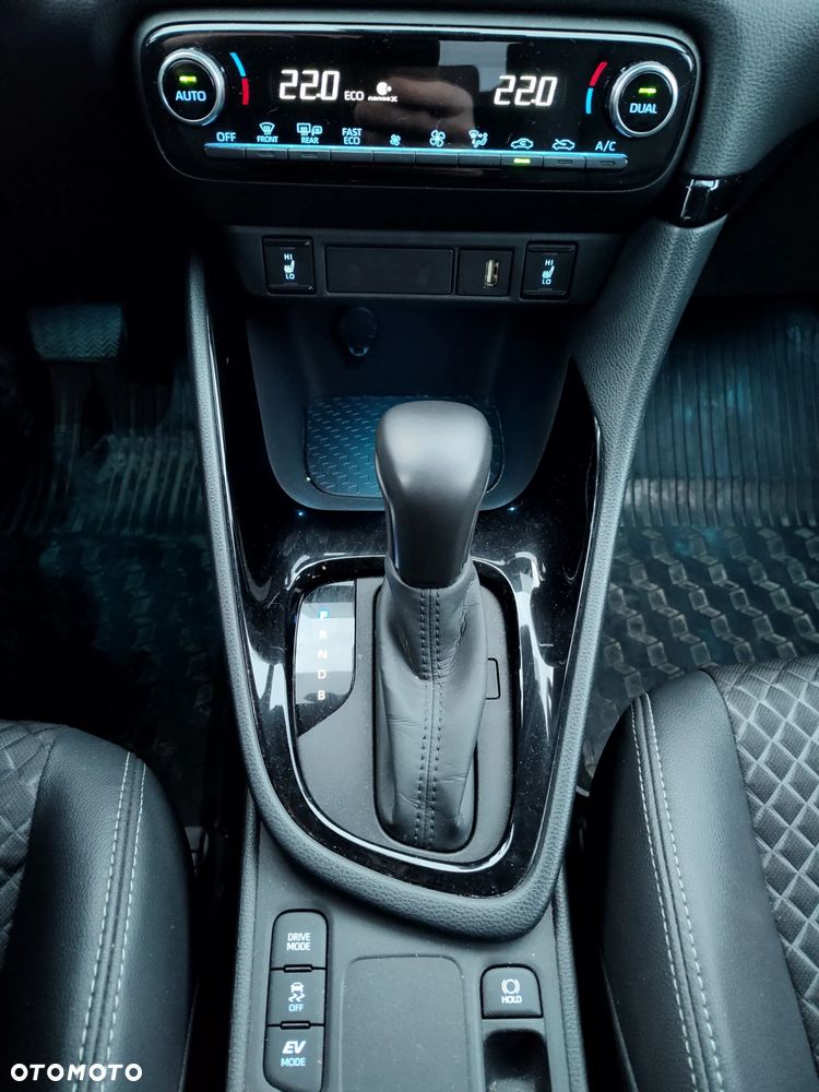 Toyota Yaris Hybrid 1.5 Executive - 29