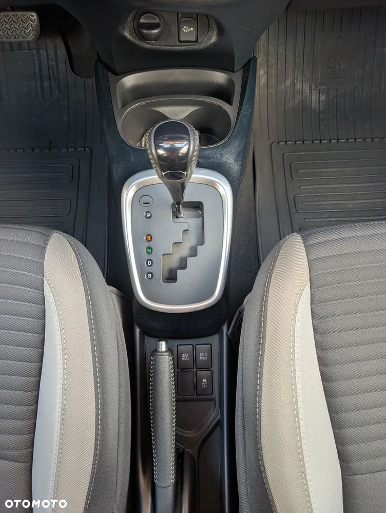 Toyota Yaris Hybrid 100 Selection Passion - 28