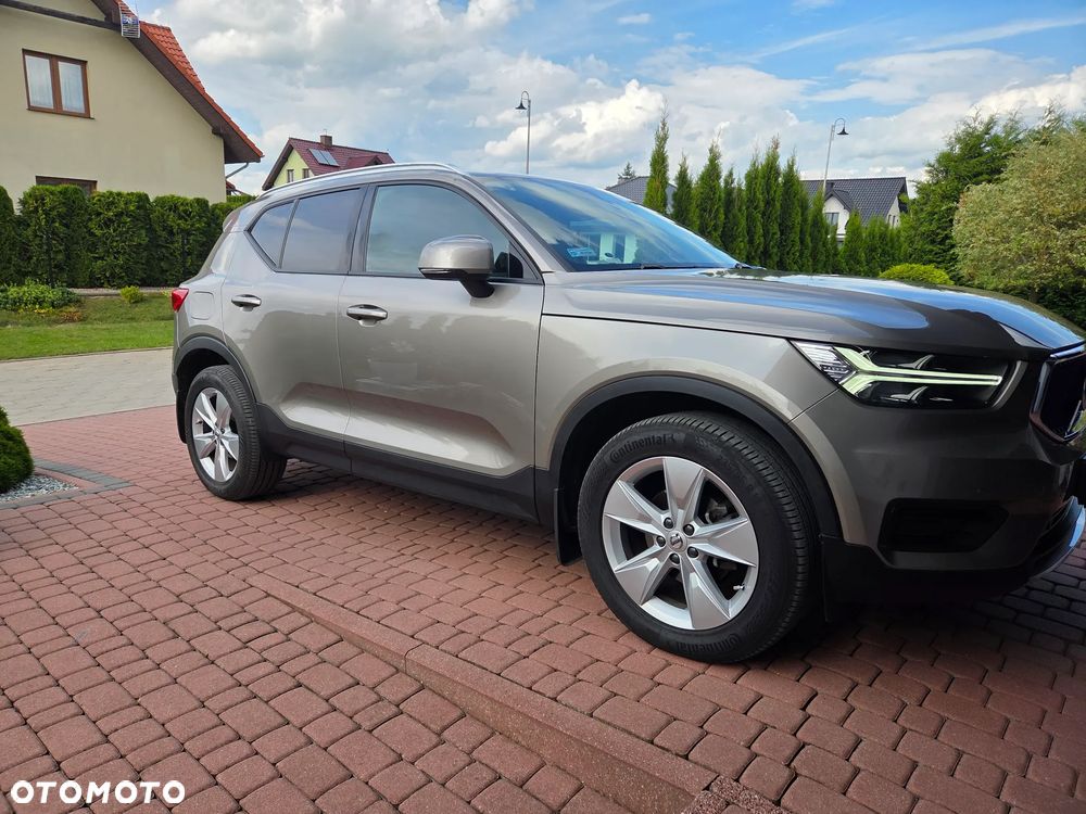 Volvo XC 40 T3 Momentum Pro - 2