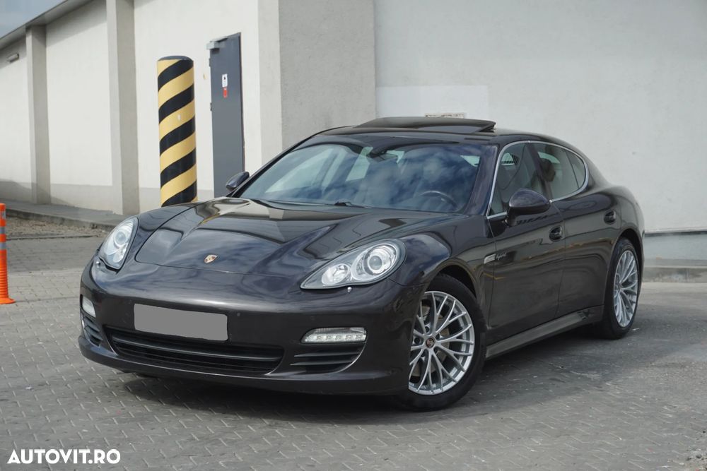 Porsche Panamera - 1